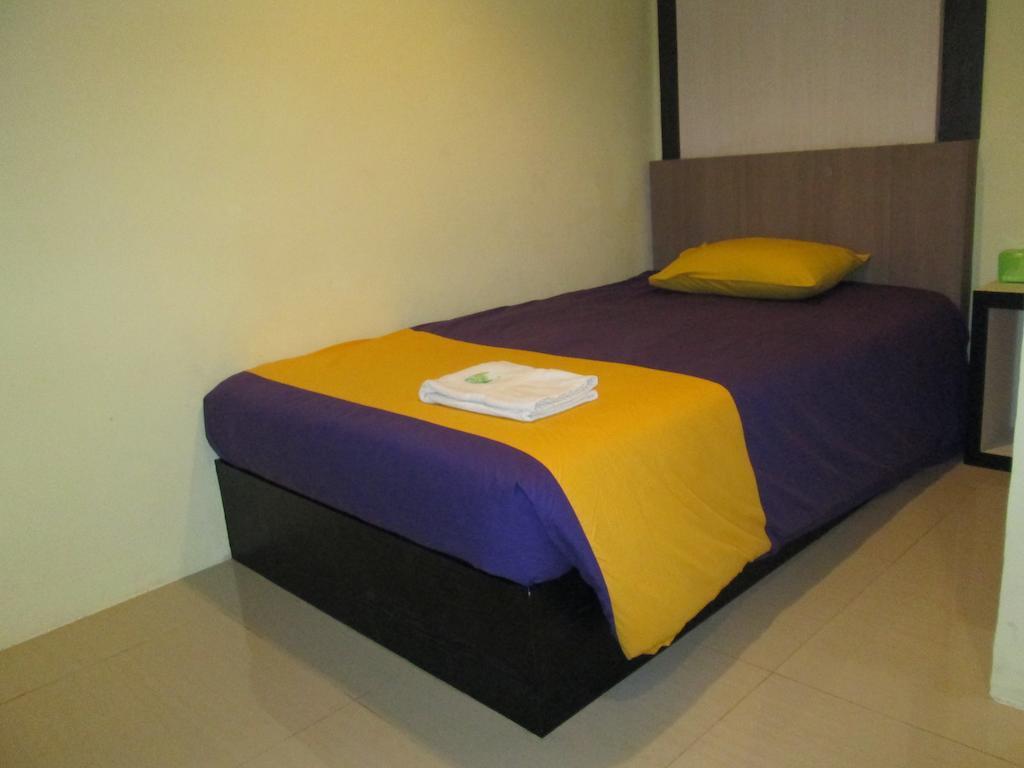 Green Leaf Inn Понтианак Номер фото