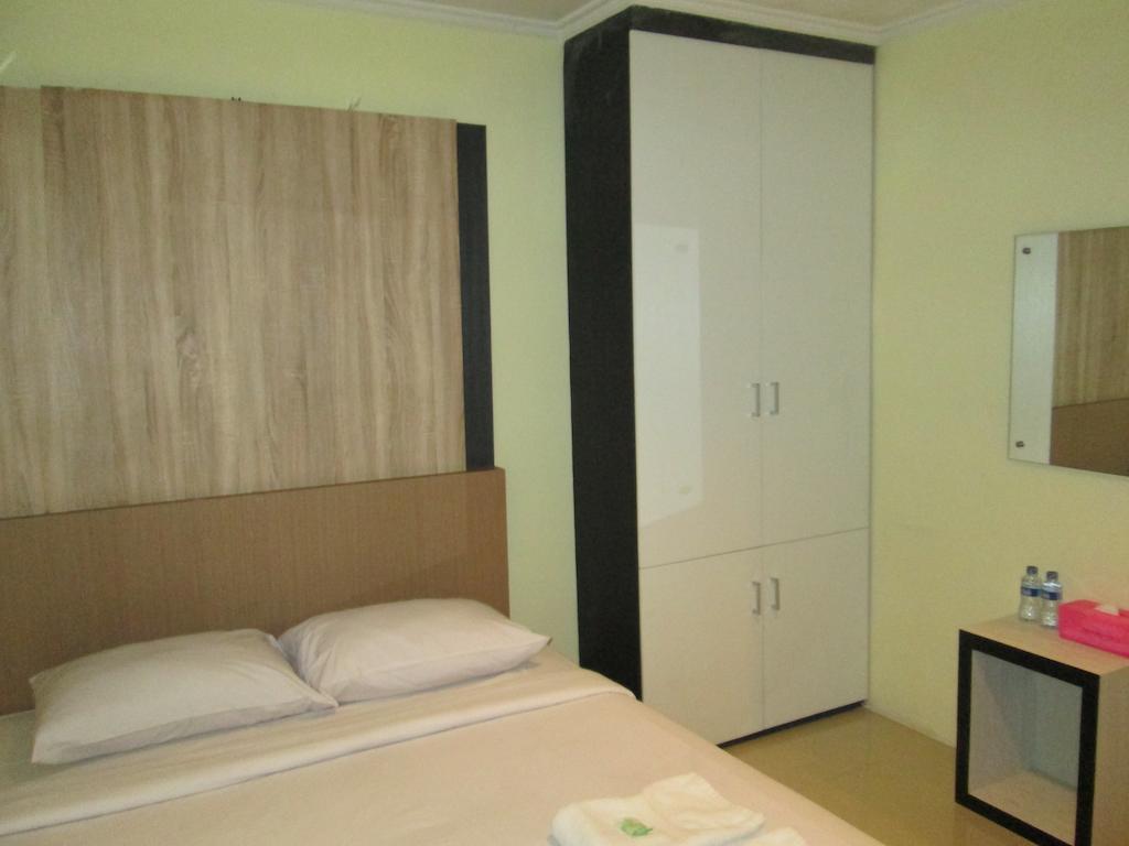Green Leaf Inn Понтианак Номер фото