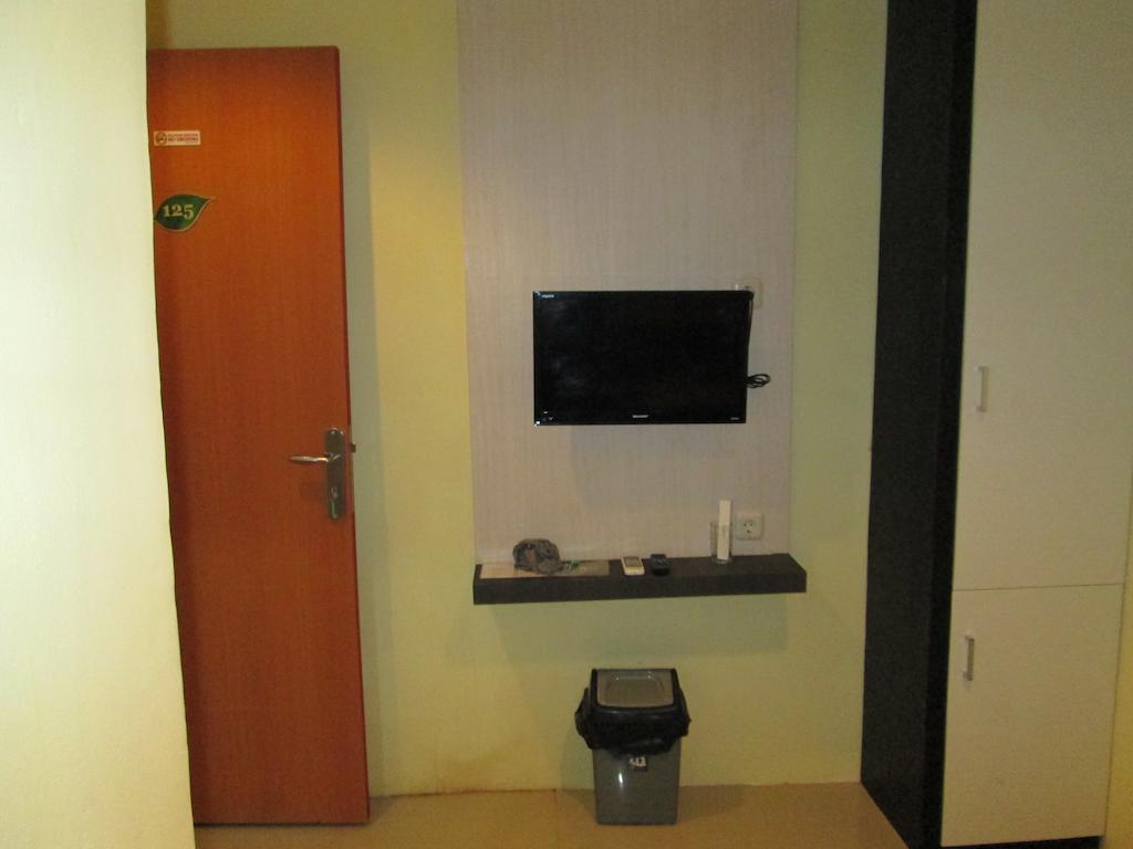 Green Leaf Inn Понтианак Номер фото